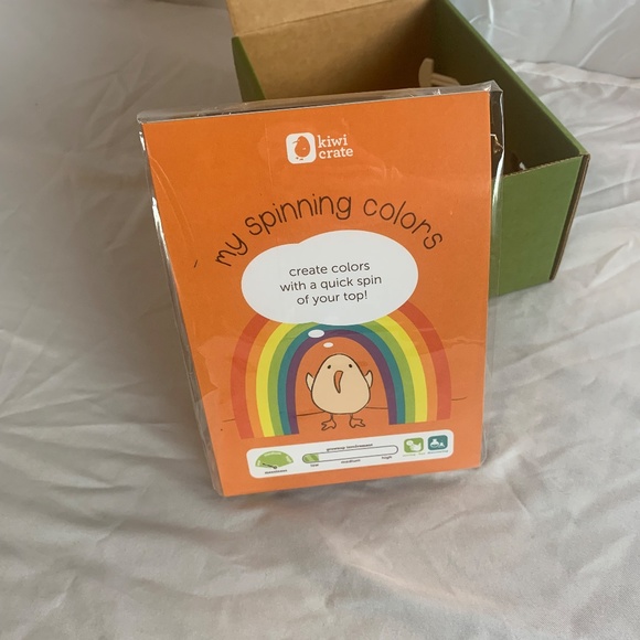 NWT Kiwi Crate My Spinning Colors - Picture 2 of 5